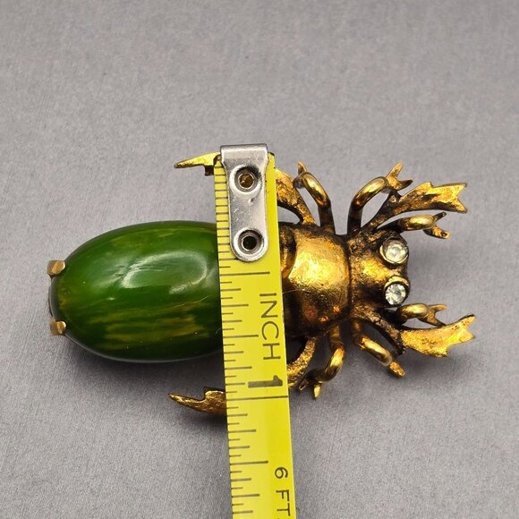 Art Deco Gold-Tone Beetle Brooch Green Bakelite Body Crystal Eyes Trombone Clasp - Picture 10 of 10